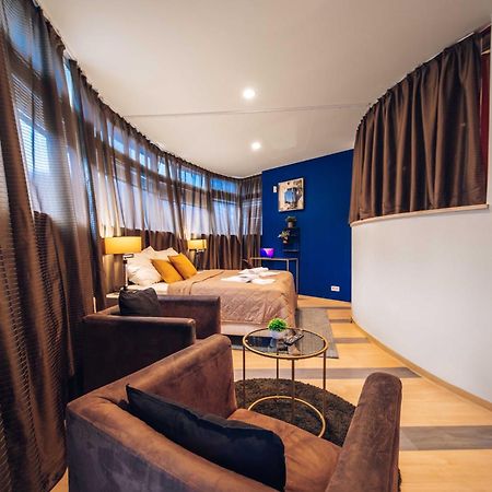 Unique Apartment With Private Pool, Cinema, Spa براغ المظهر الخارجي الصورة